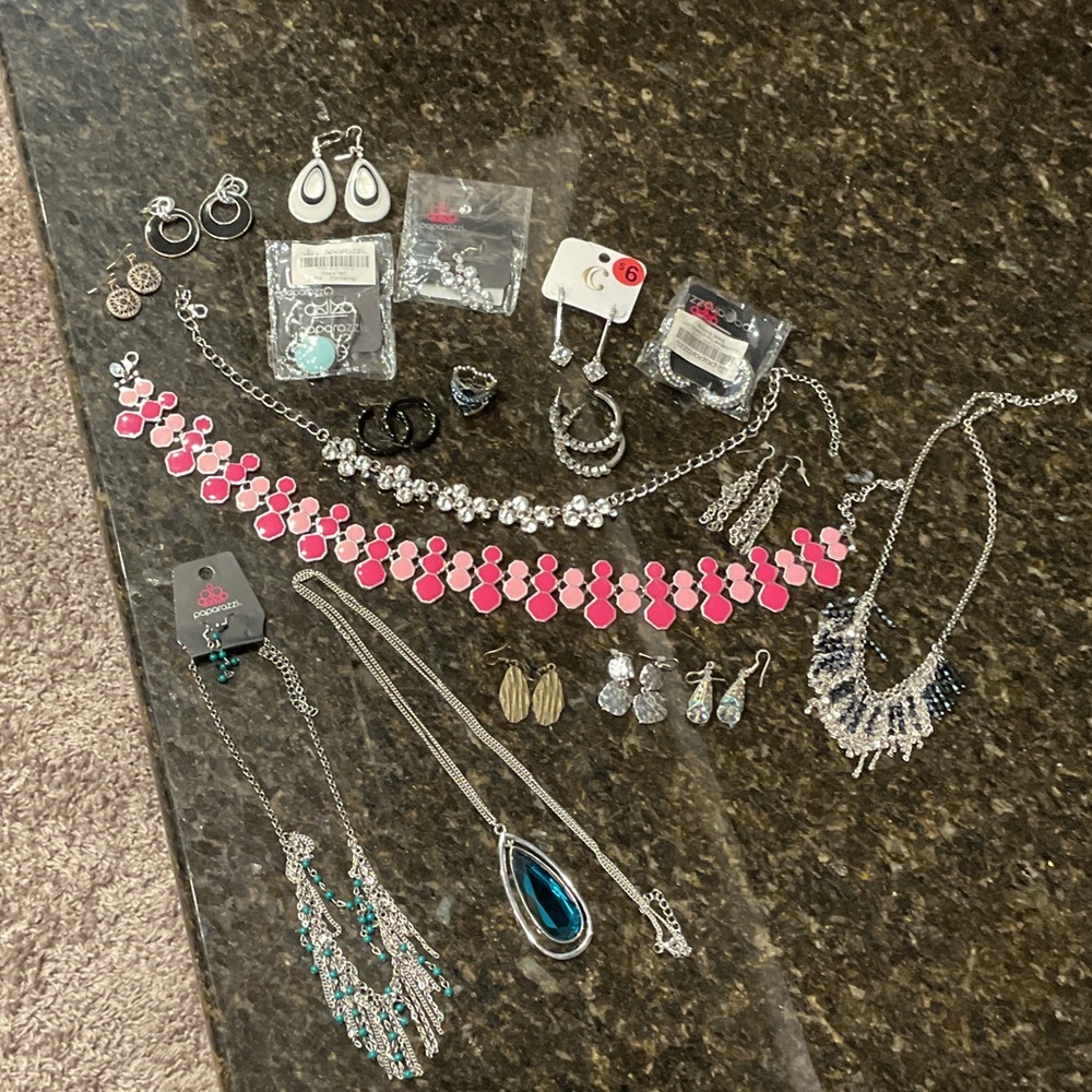 Lot of 19 Pieces of Jewelry